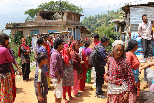 Aid distribution in Nepal - World Help