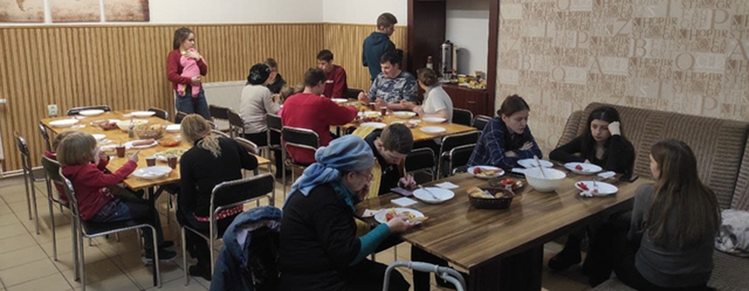 [VIDEO] Ukrainians camp out for 7 days in a bomb shelter