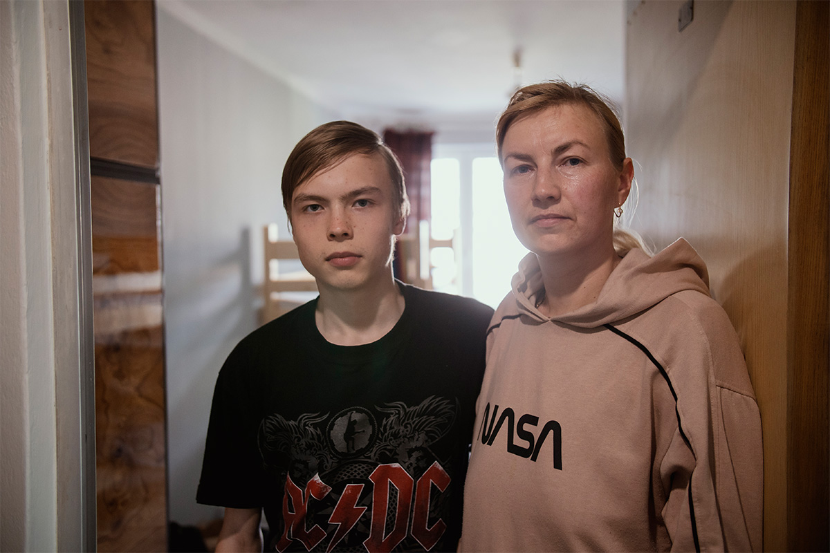 mother and son refugees from ukraine