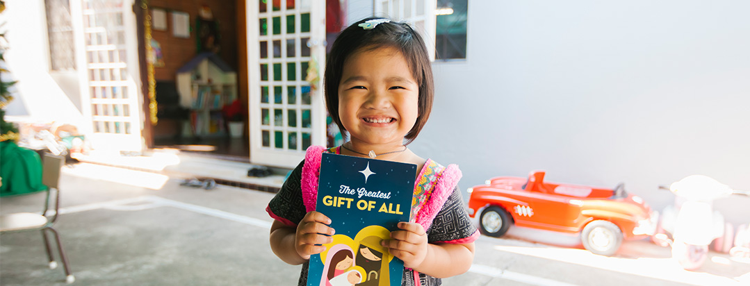 5 ways you can pray for your sponsored child going into 2023