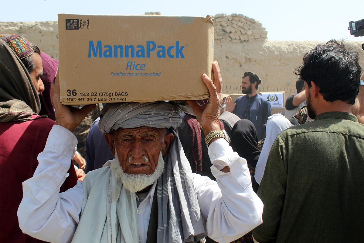 Man in Afghanistan Recieves Aid